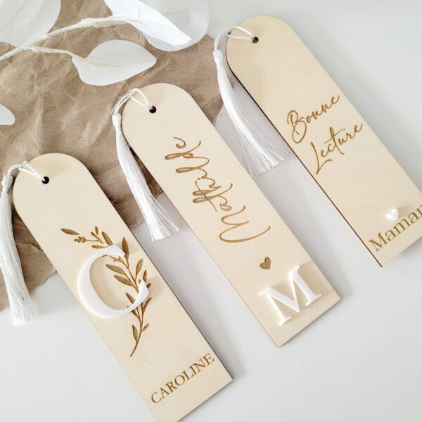 Marque Page en Bois Gravé et Plexiglass Blanc