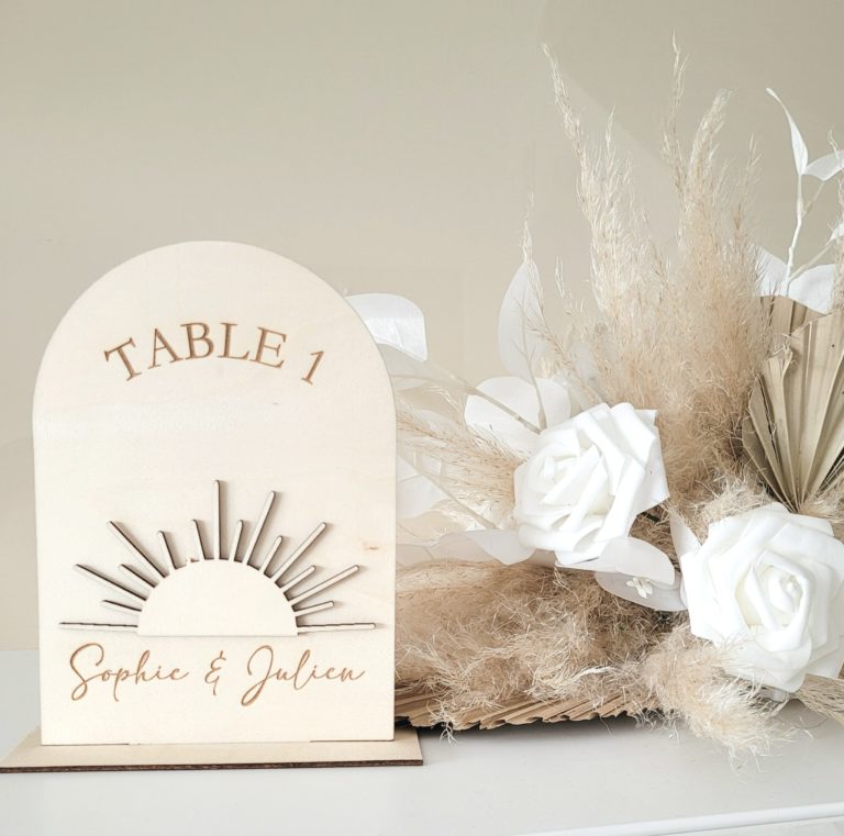 Numéro table bois personnalisé mariage