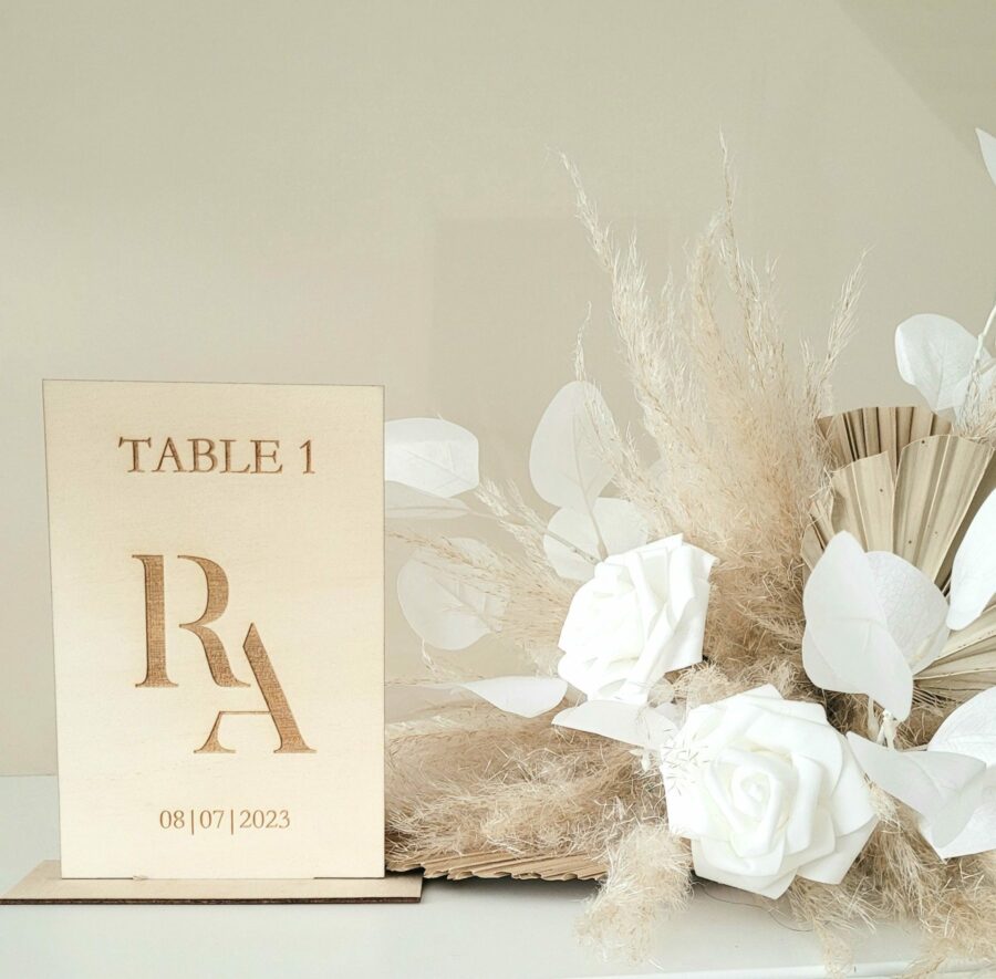 Numéro table bois personnalisé mariage