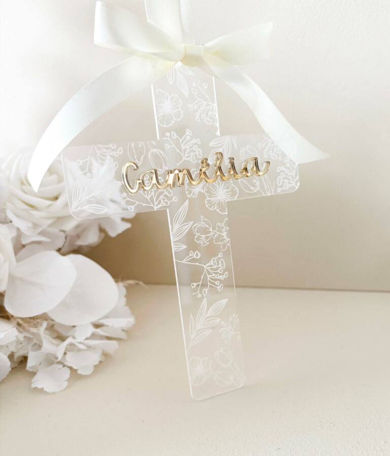 Croix religieuse baptême personnalisée