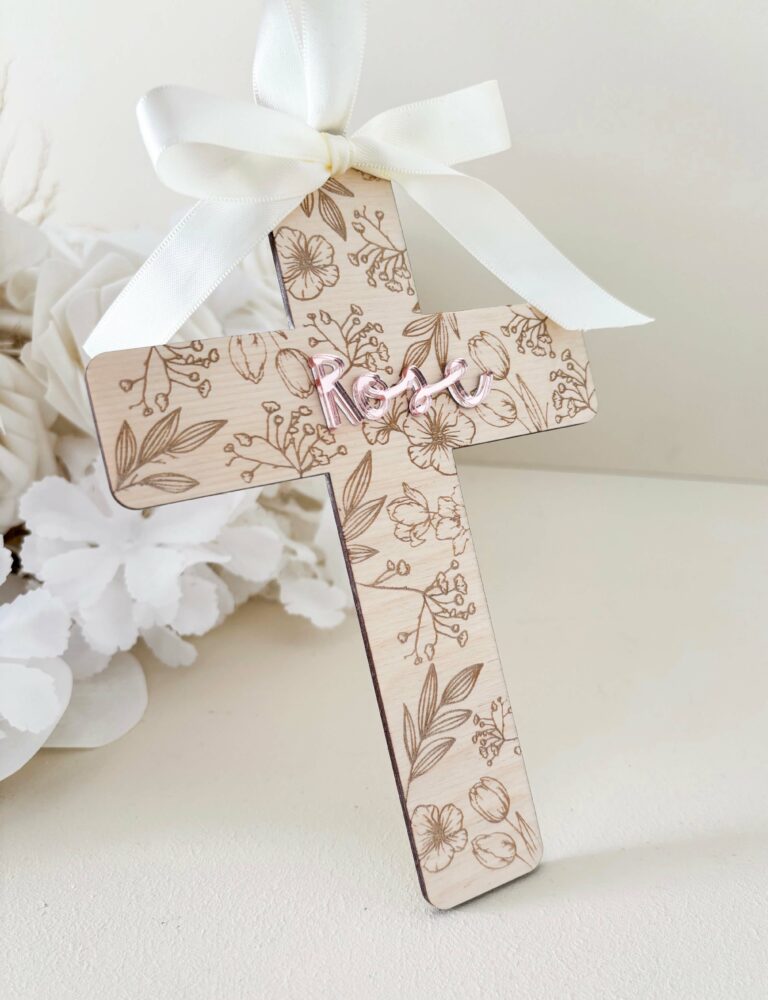 Croix religieuse baptême personnalisée