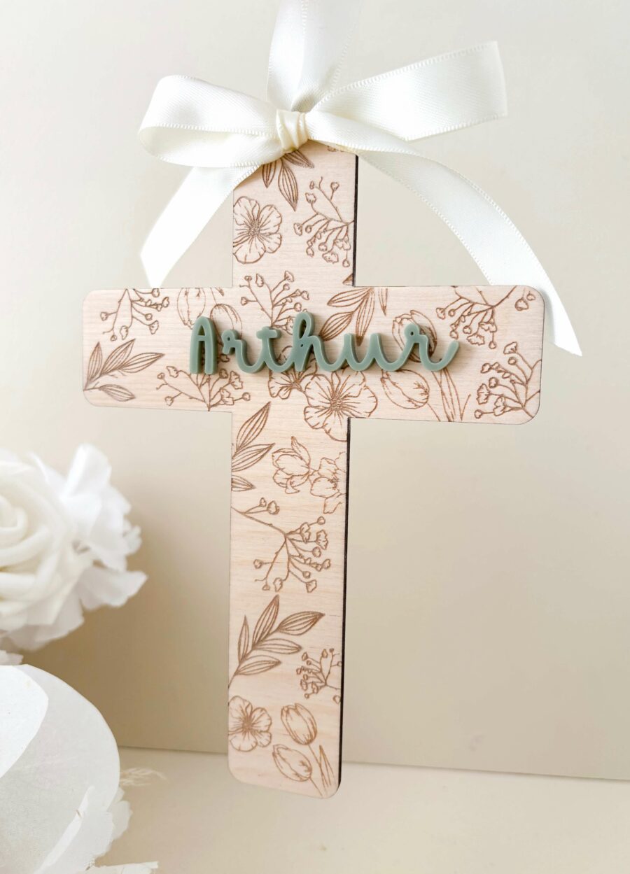 Croix religieuse baptême personnalisée
