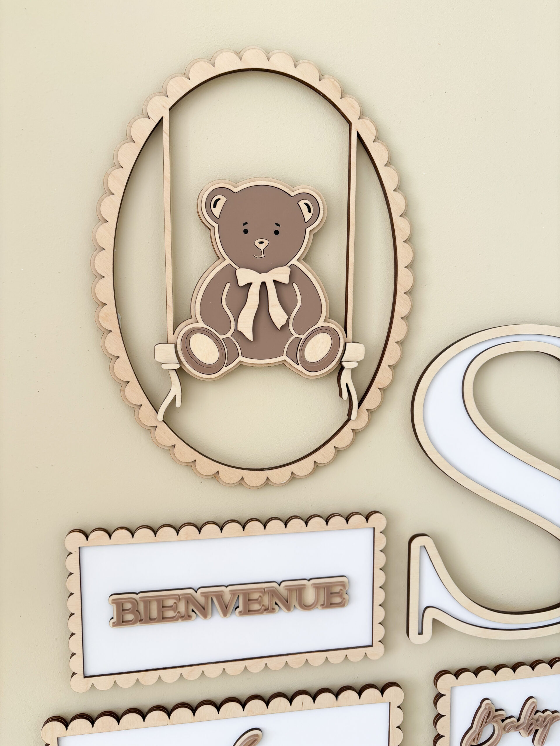 Décoration Murale Bébé en Bois – Cadre Ourson Personnalisé